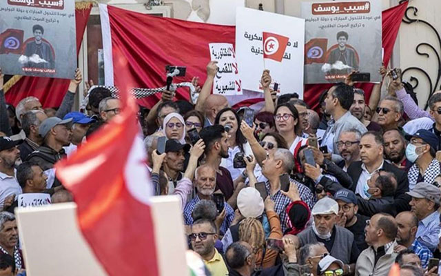 تحت شعار "هيئة الرئيس = هيئة التزوير”.. أحزاب تونسية تسعى لإسقاط الإستفتاء
